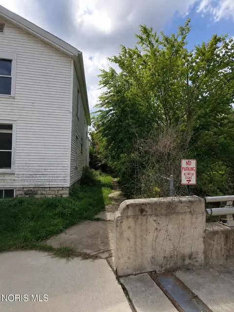 Exterior - 180 E Perry St, Tiffin, OH 44883 photo 2 of 5