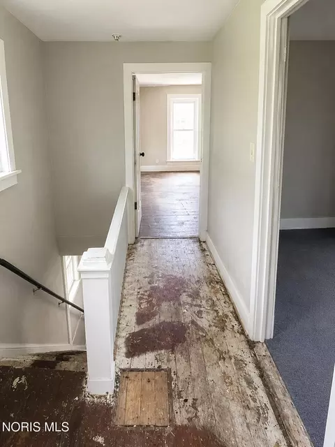 Entry Way - 180 E Perry St, Tiffin, OH 44883 photo 2 of 2