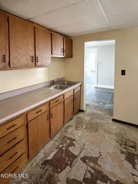 Kitchen - 180 E Perry St, Tiffin, OH 44883 photo 1 of 2