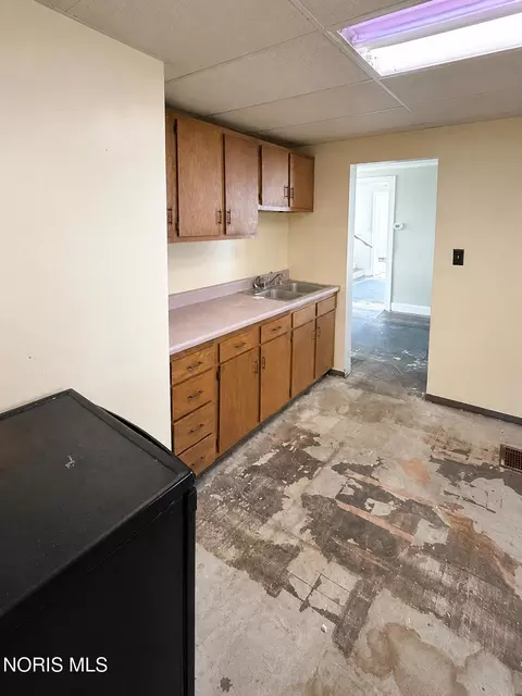 Kitchen - 180 E Perry St, Tiffin, OH 44883 photo 2 of 2