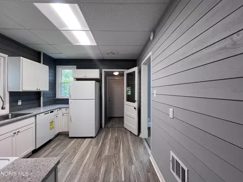 Kitchen - 1024 Indiana Ave, Toledo, OH 43607 photo 1 of 3