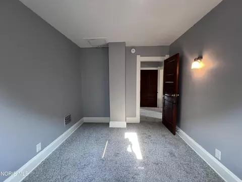 Bedroom - 1024 Indiana Ave, Toledo, OH 43607 photo 5 of 8