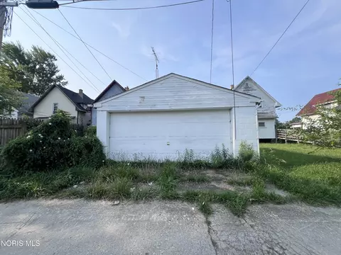 Exterior - 1024 Indiana Ave, Toledo, OH 43607 photo 4 of 4