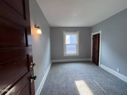 Bedroom - 1024 Indiana Ave, Toledo, OH 43607 photo 4 of 8
