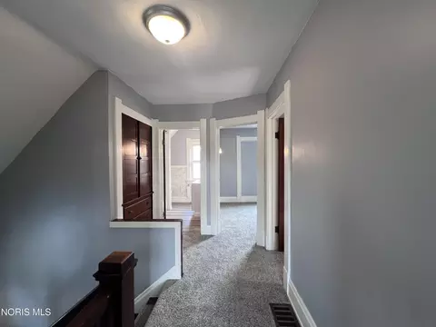 Entry Way - 1024 Indiana Ave, Toledo, OH 43607 photo 8 of 9