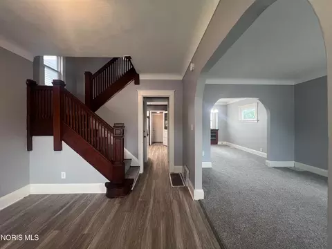 Entry Way - 1024 Indiana Ave, Toledo, OH 43607 photo 1 of 9