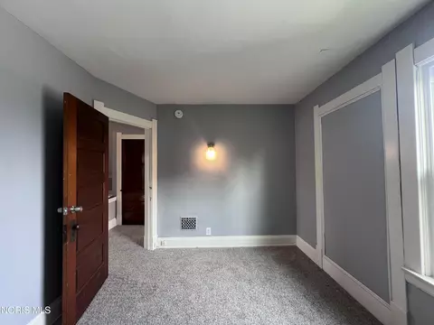 Bedroom - 1024 Indiana Ave, Toledo, OH 43607 photo 7 of 8