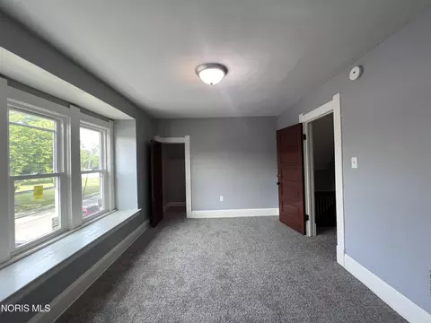 Bedroom - 1024 Indiana Ave, Toledo, OH 43607 photo 2 of 8