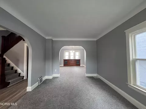 Living - 1024 Indiana Ave, Toledo, OH 43607 photo 3 of 6