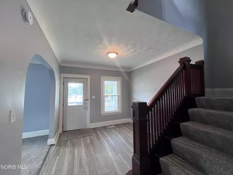 Entry Way - 1024 Indiana Ave, Toledo, OH 43607 photo 2 of 9