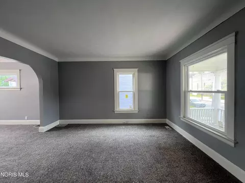 Living - 1024 Indiana Ave, Toledo, OH 43607 photo 4 of 6