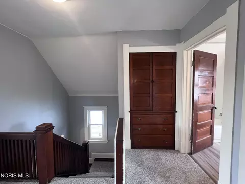 Entry Way - 1024 Indiana Ave, Toledo, OH 43607 photo 9 of 9