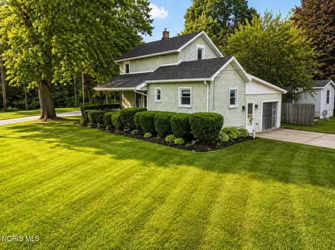 1374 Tiffin St, Fremont, OH 43420