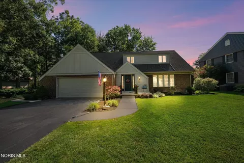 894 Apple Creek Dr, Perrysburg, OH 43551