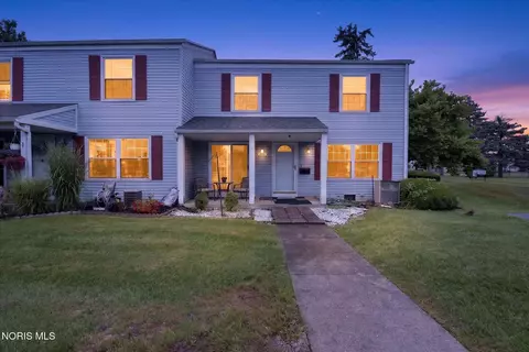 3766 Lakepointe Dr, Northwood, OH 43619
