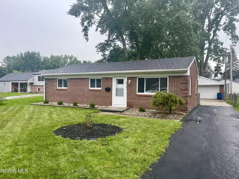 5741 Clover Ln, Toledo, OH 43623