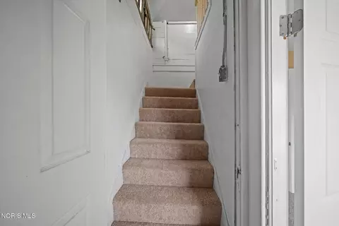 Entry Way - 2037 Joffre Ave, Toledo, OH 43607 photo 6 of 6