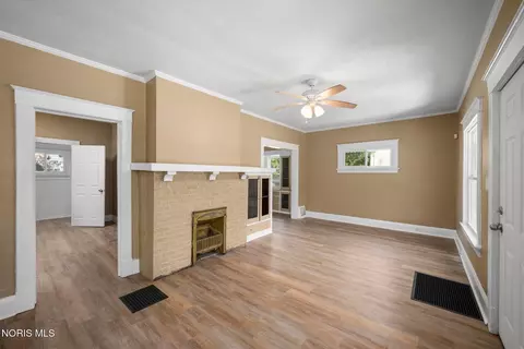 Living - 2037 Joffre Ave, Toledo, OH 43607 photo 3 of 6
