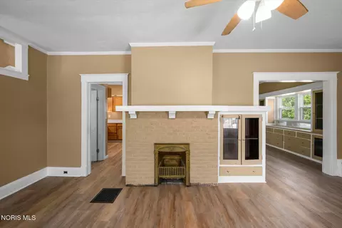 Living - 2037 Joffre Ave, Toledo, OH 43607 photo 2 of 6