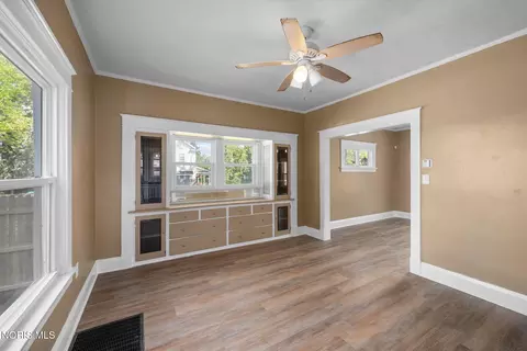 Living - 2037 Joffre Ave, Toledo, OH 43607 photo 5 of 6