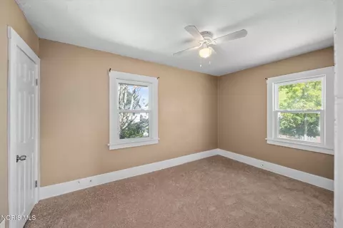 Bedroom - 2037 Joffre Ave, Toledo, OH 43607 photo 4 of 5