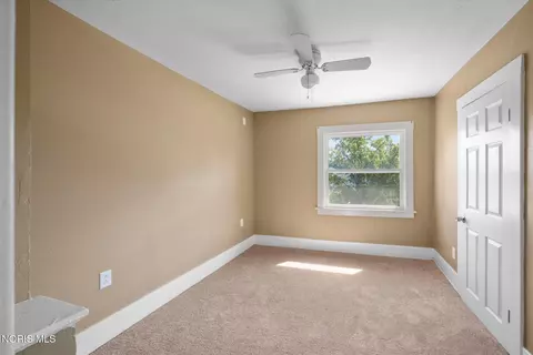 Bedroom - 2037 Joffre Ave, Toledo, OH 43607 photo 1 of 5