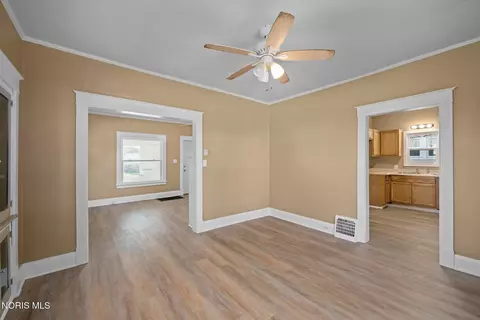 Living - 2037 Joffre Ave, Toledo, OH 43607 photo 6 of 6