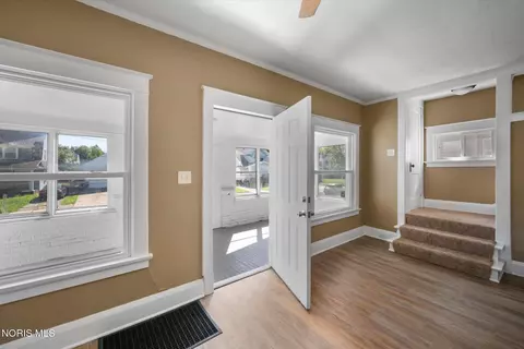 Entry Way - 2037 Joffre Ave, Toledo, OH 43607 photo 1 of 6
