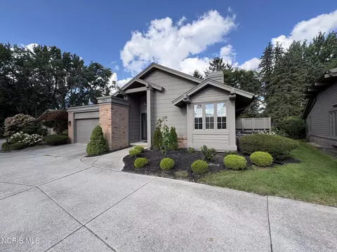 6744 Carrietowne Ln, Toledo, OH 43617