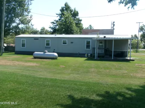 Exterior - 102 N 3rd St, Continental, OH 45831 photo 1 of 2