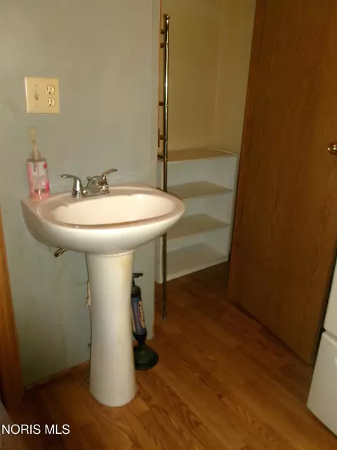 Bath - 102 N 3rd St, Continental, OH 45831 photo 1 of 2