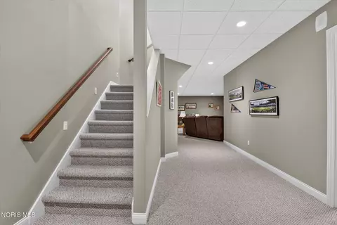 Entry Way - 1526 Jacobs Dr, Oregon, OH 43616 photo 6 of 6