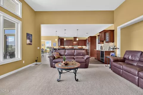Living - 1526 Jacobs Dr, Oregon, OH 43616 photo 3 of 5