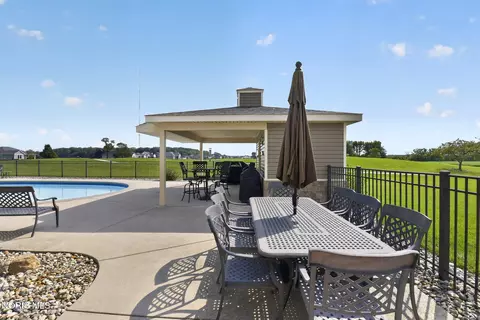 Exterior - 1526 Jacobs Dr, Oregon, OH 43616 photo 3 of 11