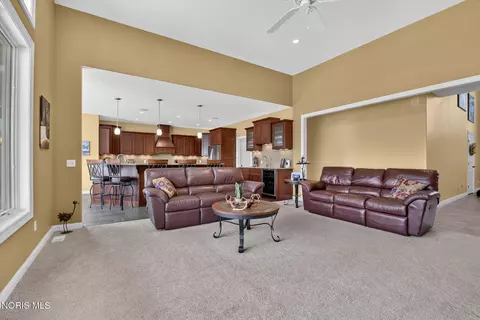 Living - 1526 Jacobs Dr, Oregon, OH 43616 photo 2 of 5