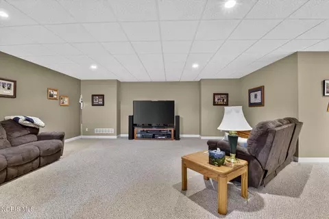Living - 1526 Jacobs Dr, Oregon, OH 43616 photo 5 of 5