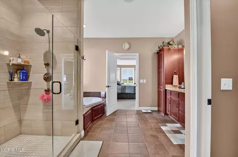 Bath - 1526 Jacobs Dr, Oregon, OH 43616 photo 6 of 10