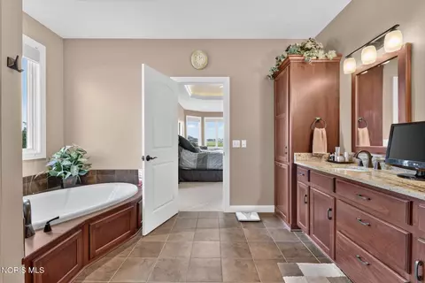 Bath - 1526 Jacobs Dr, Oregon, OH 43616 photo 5 of 10