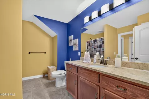 Bath - 1526 Jacobs Dr, Oregon, OH 43616 photo 2 of 10