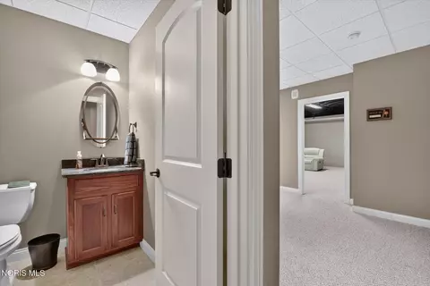 Bath - 1526 Jacobs Dr, Oregon, OH 43616 photo 9 of 10