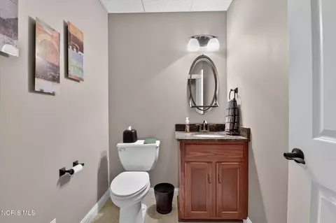 Bath - 1526 Jacobs Dr, Oregon, OH 43616 photo 10 of 10