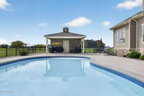 Exterior - 1526 Jacobs Dr, Oregon, OH 43616 photo 8 of 11