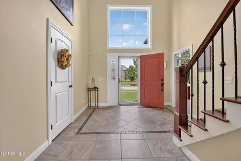 Entry Way - 1526 Jacobs Dr, Oregon, OH 43616 photo 1 of 6