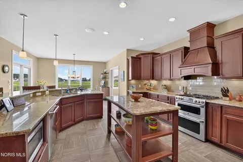 Kitchen - 1526 Jacobs Dr, Oregon, OH 43616 photo 1 of 6