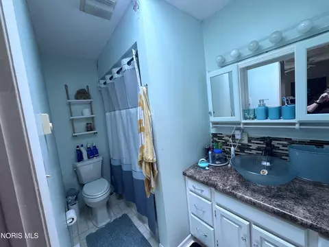 Bath - 322 Willeke Ave, Ada, OH 45810 photo 2 of 2