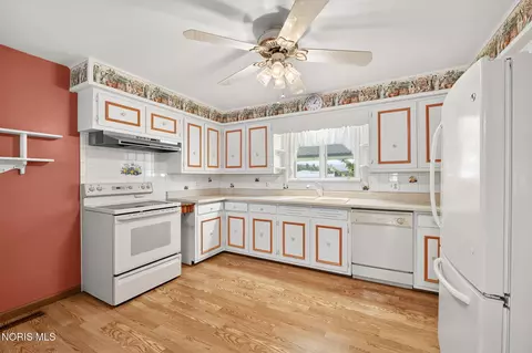 Kitchen - 255 E South St, Mccomb, OH 45858 photo 2 of 2