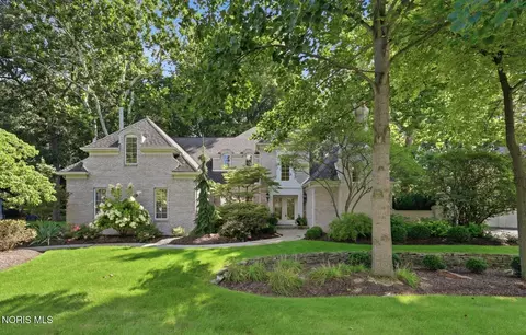 4536 Dovewood Ln, Sylvania, OH 43560
