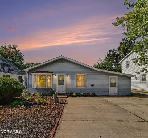 1412 N Orchard Beach Dr, Port Clinton, OH 43452