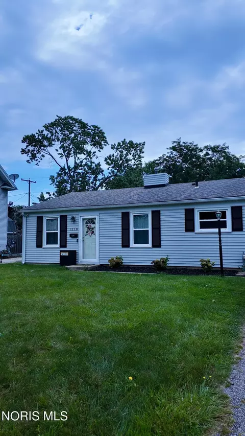 1118 Scott St, Maumee, OH 43537