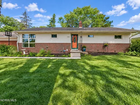 3326 Winston Blvd, Toledo, OH 43614
